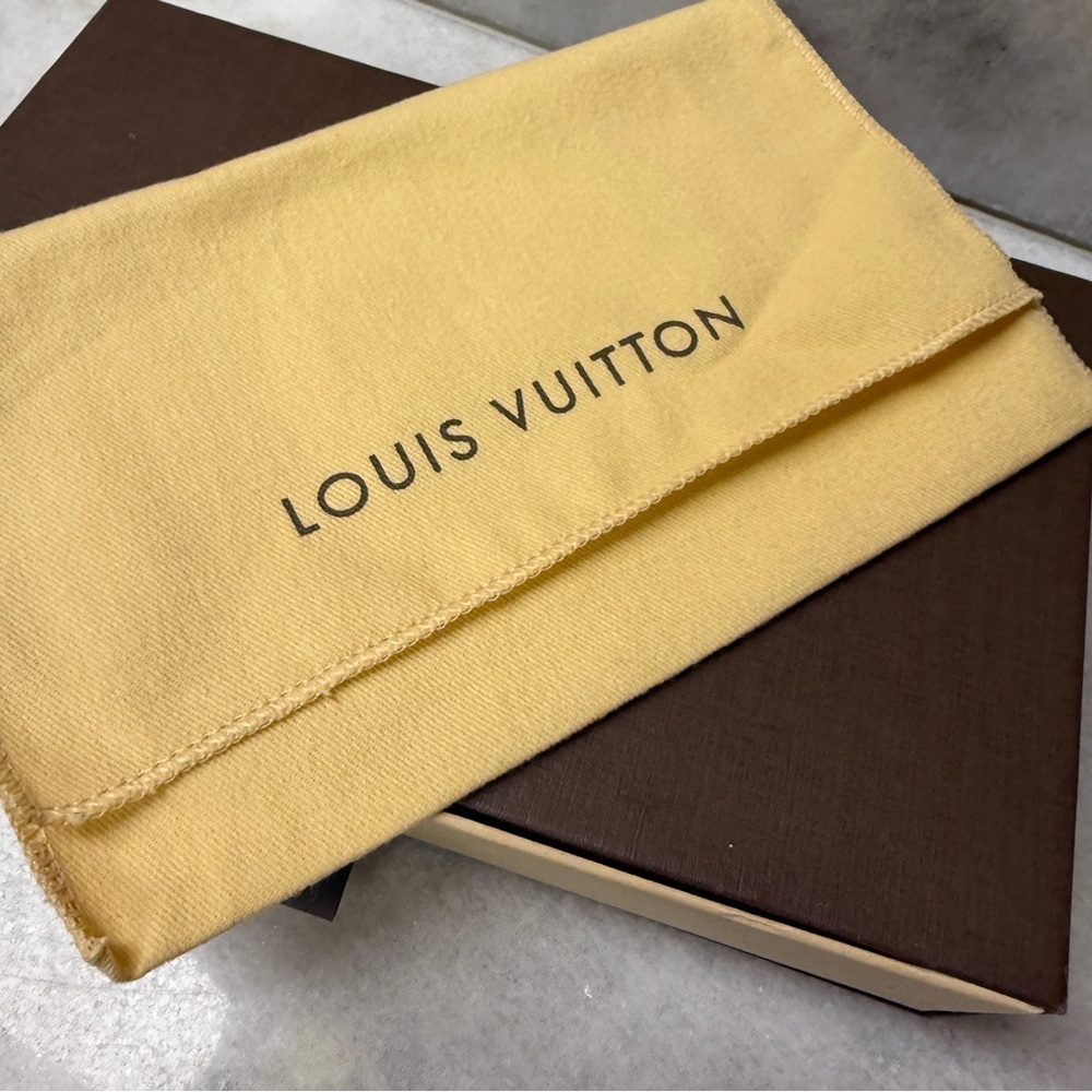 LOUIS VUITTON CURVED BELT SIZE 90 dust bag and box added extra hole - Picture 6 of 12